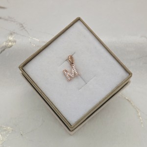 Auksinis pakabukas su cirkoniais raidė "M" 221P06 Auksinis pakabukas su cirkoniais raidė "M" 221P06