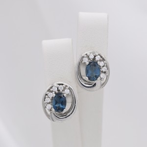 Sidabriniai auskarai su London blue topazu ir cirkoniais 410S54 Sidabriniai auskarai su London blue topazu ir cirkoniais 410S54