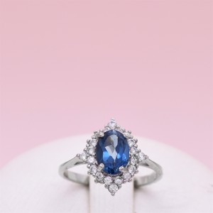 Sidabrinis žiedas su London blue topazu ir cirkoniais