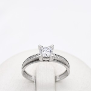Sidabrinis žiedas su Swarovski Zirconia 127K01 Sidabrinis žiedas su Swarovski Zirconia 127K01